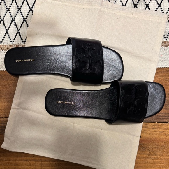 Brand new Tory Burch Black Logo Slide Sandals-Ines flat slide goat leather - Picture 8 of 10